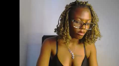 Snapshot of sexyslim_ebony chatting on 16, 2, 2026 Darkskinned Rae online show from 16, 2, 2026