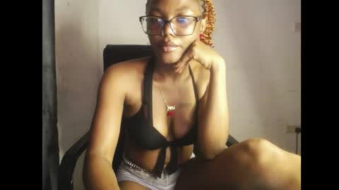 Darkskinned Rae online show from 15, 4, 2026