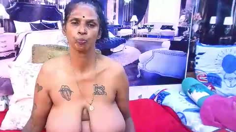 Snapshot of sexyva4u2luv chatting on 5, 2, 2026 sexyva4u2luv online show from 5, 2, 2026