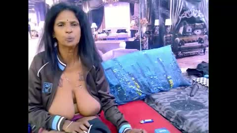 Snapshot of sexyva4u2luv chatting on 2, 3, 2026 sexyva4u2luv online show from 2, 3, 2026