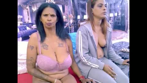 Snapshot of sexyva4u2luv chatting on 3, 3, 2026 sexyva4u2luv online show from 3, 3, 2026