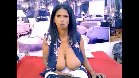 Snapshot of sexyva4u2luv chatting on 3, 3, 2026 sexyva4u2luv online show from 3, 3, 2026