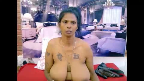 Snapshot of sexyva4u2luv chatting on 7, 4, 2026 sexyva4u2luv online show from 7, 4, 2026