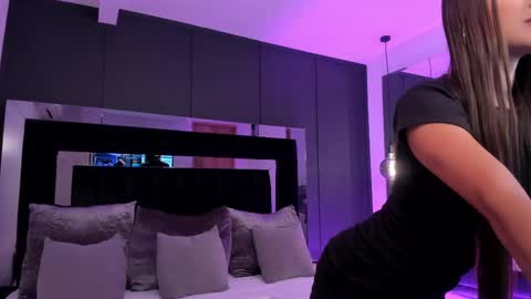 Shaina Vasquez online show from 7, 10, 2025