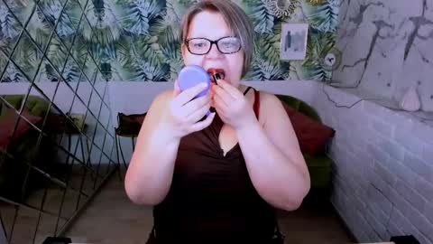 Snapshot of shannonshine chatting on 1, 5, 2026 Shannon online show from 1, 5, 2026