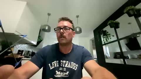 Snapshot of sharksboy16 chatting on 6, 10, 2025 Sharksboy online show from 6, 10, 2025