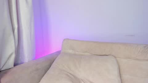 Hi fiends ---- I usually start online from Monday to Friday from 1000 am Saturdays and Sundays at 600 am Colombia time online show from 26, 2, 2025