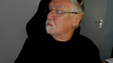 sharlots_pet online show from 12, 5, 2026