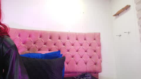 Snapshot of sharlott_kiss chatting on 6, 1, 2025 Sharlott online show from 6, 1, 2025