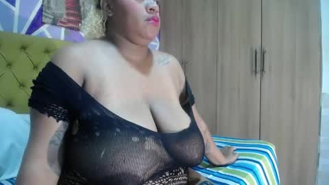 Snapshot of sharonx_morex chatting on 21, 4, 2026 sharonx_morex online show from 21, 4, 2026