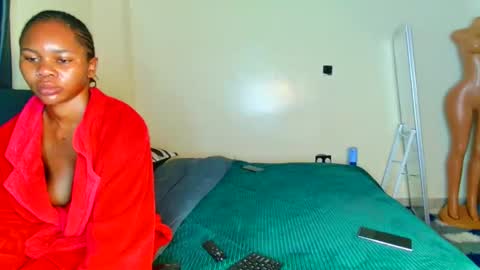 shee13 online show from 14, 12, 2025