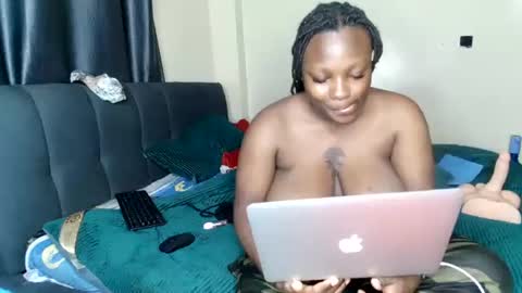 shee13 online show from 22, 12, 2025