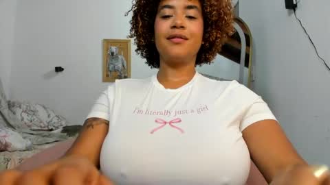 Snapshot of sheilamakano70 chatting on 4, 5, 2026 Sheila Makano online show from 4, 5, 2026