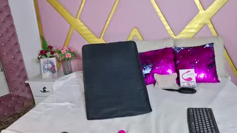Snapshot of shellbydior chatting on 25, 4, 2026 shellbydior online show from 25, 4, 2026