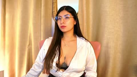 Snapshot of shelleymorell chatting on 22, 5, 2026 Transmission schedule Monday - Friday 715 am to 200 pm time Colombia online show from 22, 5, 2026