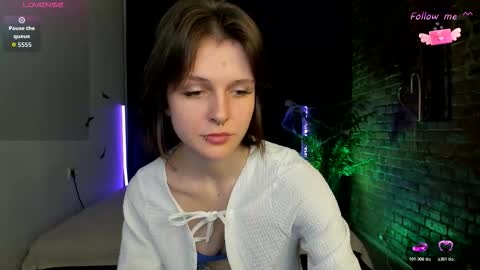 Snapshot of shine_vivi chatting on 12, 11, 2025 Vivi online show from 12, 11, 2025