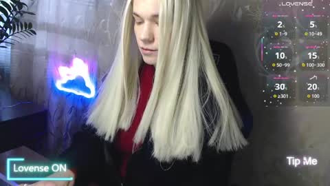 Snapshot of shiny_victoria chatting on 25, 4, 2026 Victoria online show from 25, 4, 2026