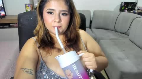 Shofia Beltran online show from 27, 2, 2025