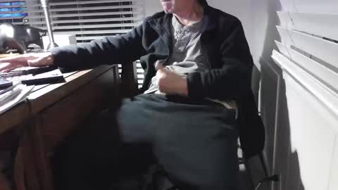 nikolas send dm for an appointment online show from 19, 12, 2025