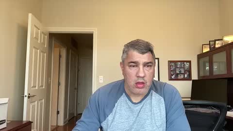 Snapshot of showmet chatting on 2, 12, 2024 Chicago Guy online show from 2, 12, 2024