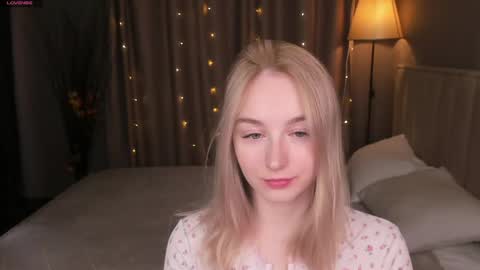 Snapshot of shy__polly chatting on 26, 4, 2026 Polly online show from 26, 4, 2026