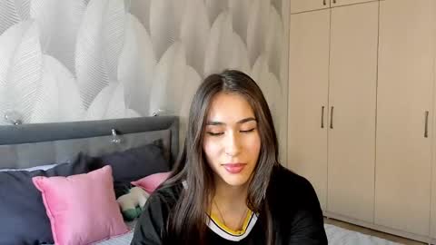 Snapshot of shy_bambiii chatting on 24, 2, 2025 Mika online show from 24, 2, 2025