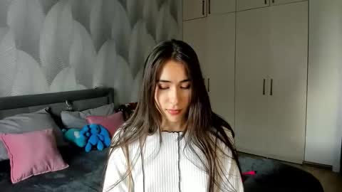 Snapshot of shy_bambiii chatting on 18, 9, 2025 Mika online show from 18, 9, 2025