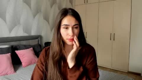 Mika online show from 15, 4, 2026