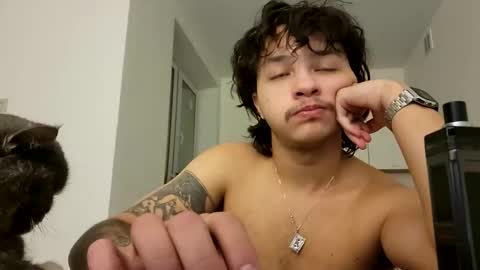 Snapshot of shy_boy17 chatting on 10, 1, 2025 your shy boy online show from 10, 1, 2025