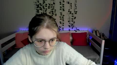 Snapshot of shy_elina01 chatting on 21, 10, 2025 shy_elina01 online show from 21, 10, 2025