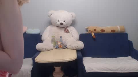 Snapshot of shy_moony chatting on 22, 5, 2026 just Alex online show from 22, 5, 2026