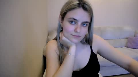 Snapshot of shy_sabrina_ chatting on 27, 4, 2026 shy_sabrina_ online show from 27, 4, 2026