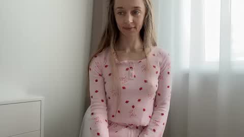 shy_schoolgirl_ online show from 17, 6, 2026