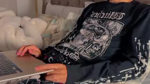 Snapshot of shydude666 chatting on 28, 12, 2024 shydude666 online show from 28, 12, 2024