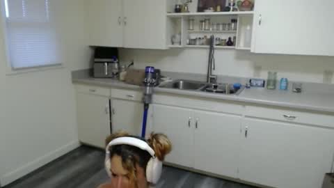 Snapshot of shylasyn1 chatting on 7, 1, 2026 Shyla syn1 online show from 7, 1, 2026