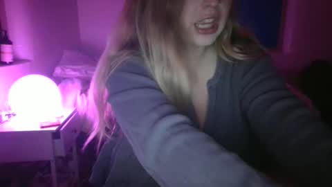 shyspacegirlie online show from 22, 10, 2025