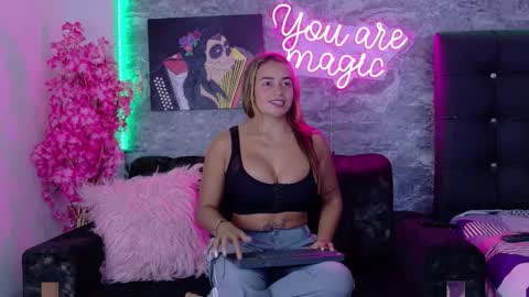 siamarlin online show from 4, 11, 2025