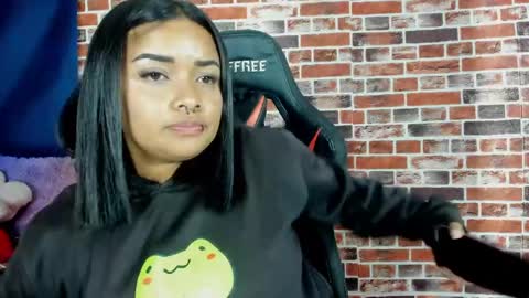 Snapshot of sienna_lux01 chatting on 20, 5, 2026 sienna_lux01 online show from 20, 5, 2026