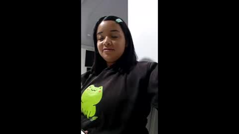 Snapshot of sienna_lux01 chatting on 22, 5, 2026 sienna_lux01 online show from 22, 5, 2026