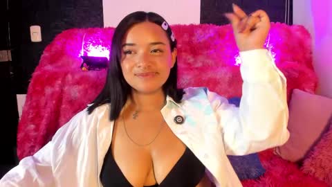 Snapshot of sienna_lux01 chatting on 31, 5, 2026 sienna_lux01 online show from 31, 5, 2026