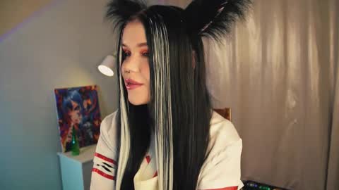 Snapshot of silkyfin chatting on 19, 12, 2025 Nixie online show from 19, 12, 2025