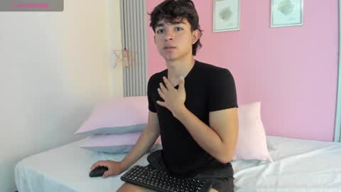 Snapshot of simonlambert__ chatting on 14, 12, 2024 Simon online show from 14, 12, 2024