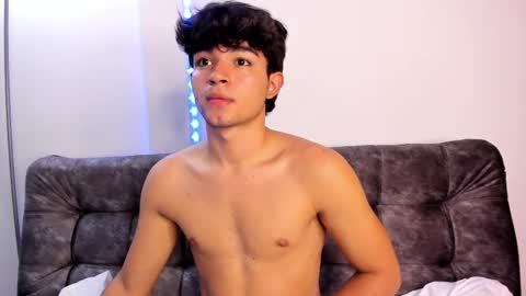 Snapshot of simonlambert__ chatting on 20, 12, 2024 Simon online show from 20, 12, 2024