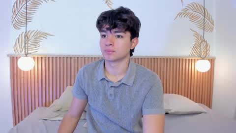 Snapshot of simonlambert__ chatting on 31, 12, 2024 Simon online show from 31, 12, 2024