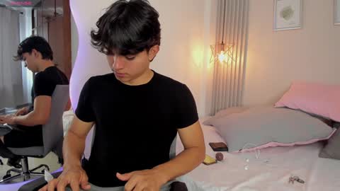 Snapshot of simonlambert__ chatting on 26, 1, 2025 Simon online show from 26, 1, 2025