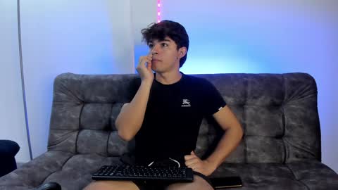 Snapshot of simonlambert__ chatting on 31, 1, 2025 Simon online show from 31, 1, 2025