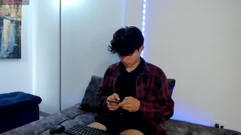 Snapshot of simonlambert__ chatting on 1, 2, 2025 Simon online show from 1, 2, 2025