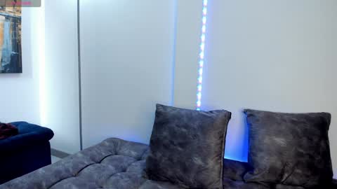 Snapshot of simonlambert__ chatting on 1, 2, 2025 Simon online show from 1, 2, 2025