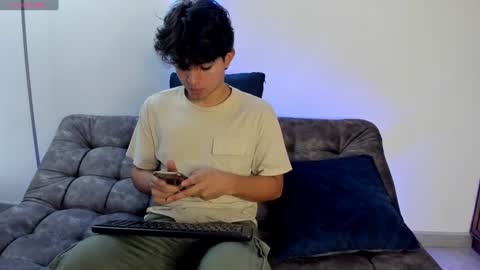 Snapshot of simonlambert__ chatting on 2, 2, 2025 Simon online show from 2, 2, 2025