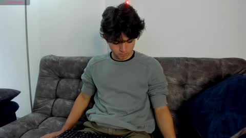 Snapshot of simonlambert__ chatting on 4, 2, 2025 Simon online show from 4, 2, 2025